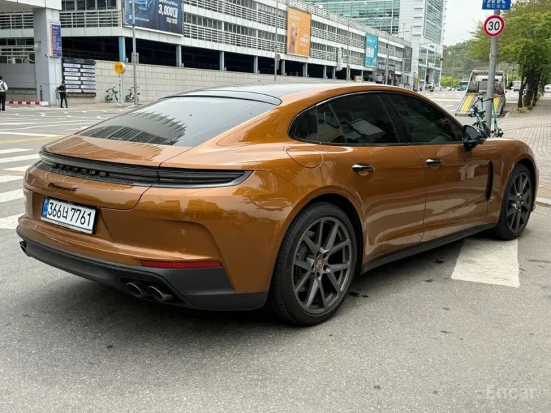 2025 Porsche Panamera с пробегом 2 300 км