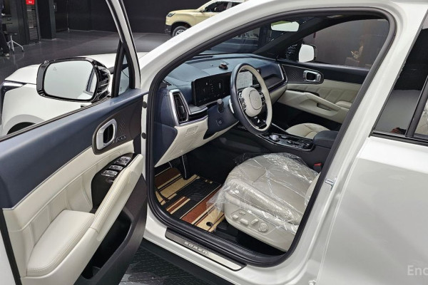 2024 Kia Sorento с пробегом 14 342 км