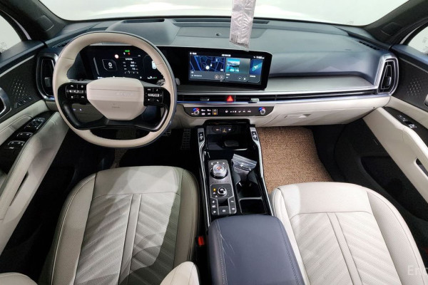 2025 Kia Sorento с пробегом 6 394 км