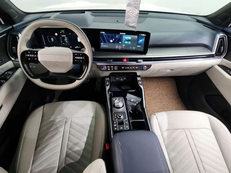 2025 Kia Sorento с пробегом 6 394 км