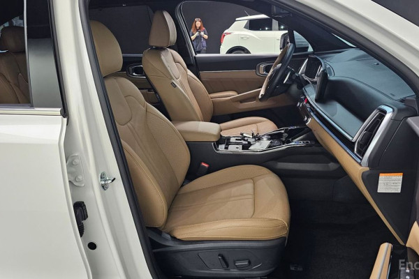 2025 Kia Sorento с пробегом 12 186 км