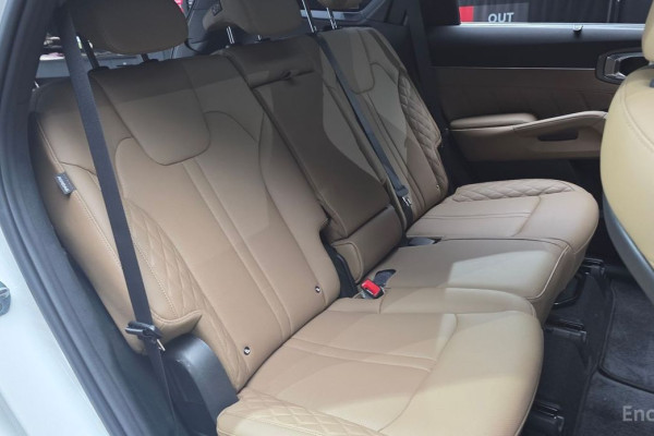 2024 Kia Sorento с пробегом 16 617 км