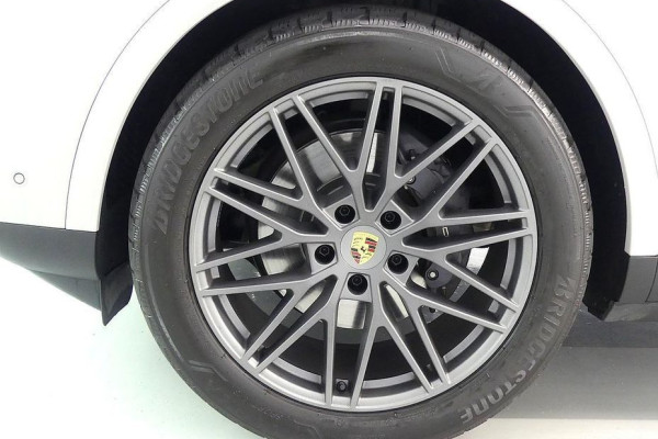 2024 Porsche Cayenne с пробегом 48 000 км