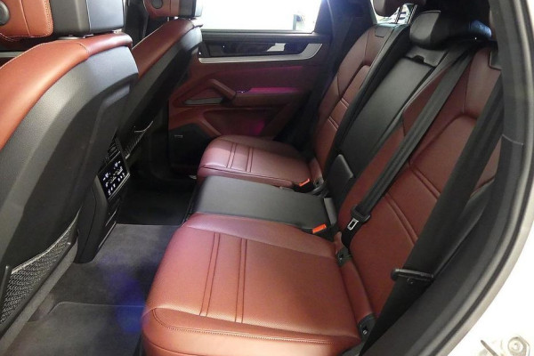 2024 Porsche Cayenne с пробегом 48 000 км