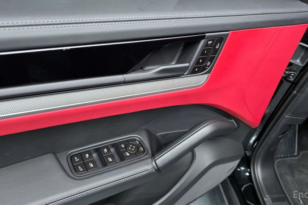 2025 Porsche Cayenne с пробегом 2 342 км