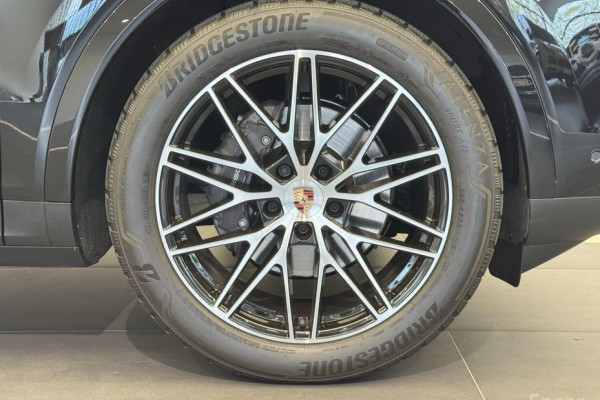 2025 Porsche Cayenne с пробегом 14 070 км