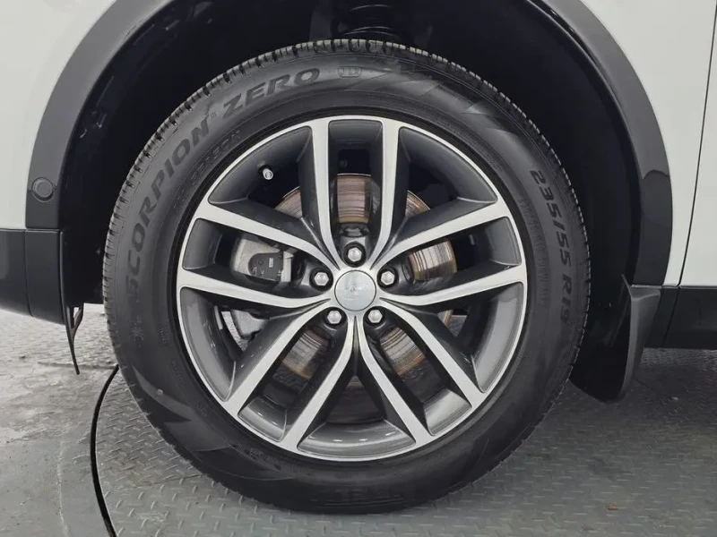 2025 Land Rover Discovery Sport с пробегом 5 633 км