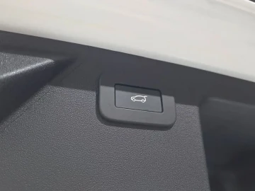 2025 Land Rover Discovery Sport с пробегом 5 633 км