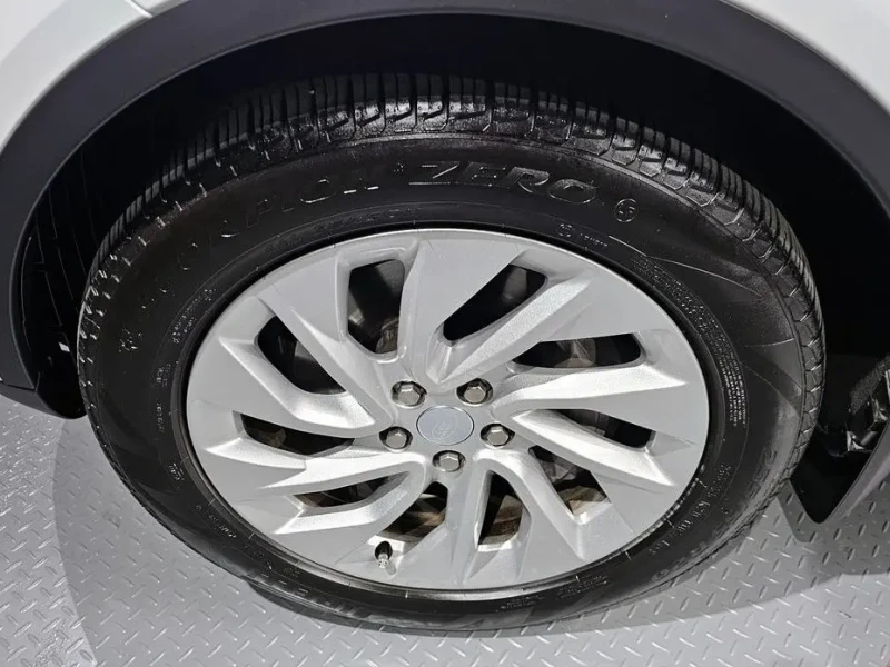 2025 Land Rover Discovery с пробегом 15 823 км