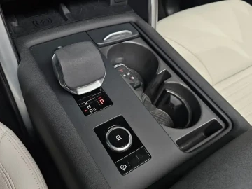 2025 Land Rover Discovery с пробегом 15 823 км