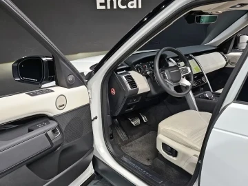 2025 Land Rover Discovery с пробегом 15 823 км