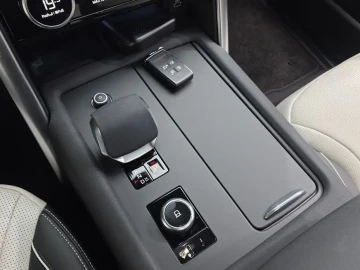 2024 Land Rover Discovery с пробегом 17 381 км