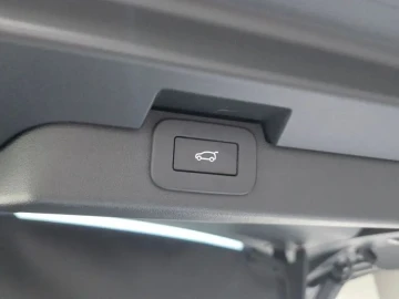 2024 Land Rover Discovery с пробегом 17 381 км