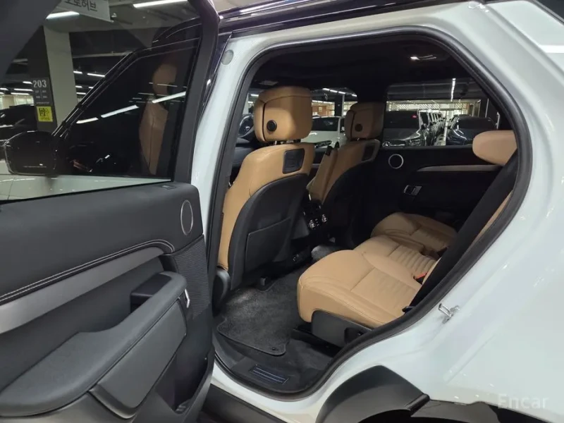 2025 Land Rover Discovery с пробегом 17 151 км