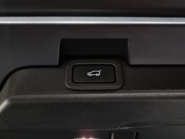 2019 Land Rover Discovery с пробегом 90 937 км