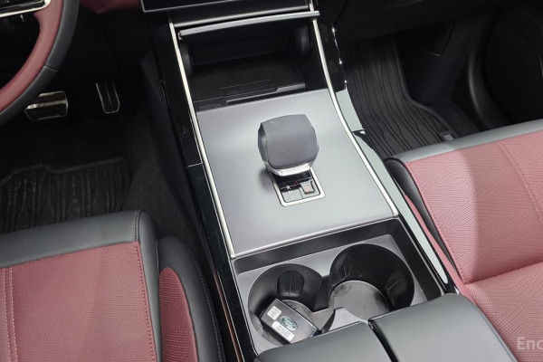 2025 Land Rover Range Rover Velar с пробегом 10 940 км