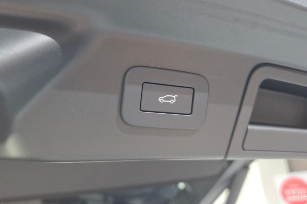 2025 Land Rover Range Rover Velar с пробегом 10 940 км