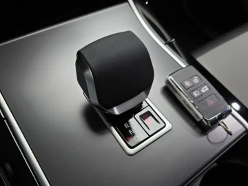 2025 Land Rover Range Rover Velar с пробегом 378 км