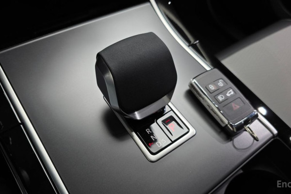 2025 Land Rover Range Rover Velar с пробегом 378 км