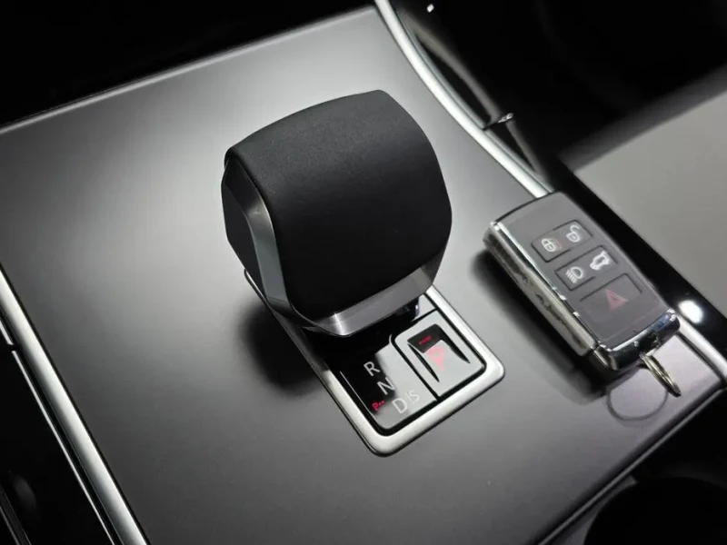 2025 Land Rover Range Rover Velar с пробегом 378 км