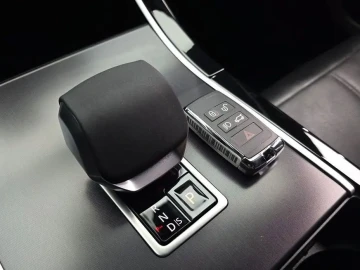 2025 Land Rover Range Rover Velar с пробегом 1 219 км
