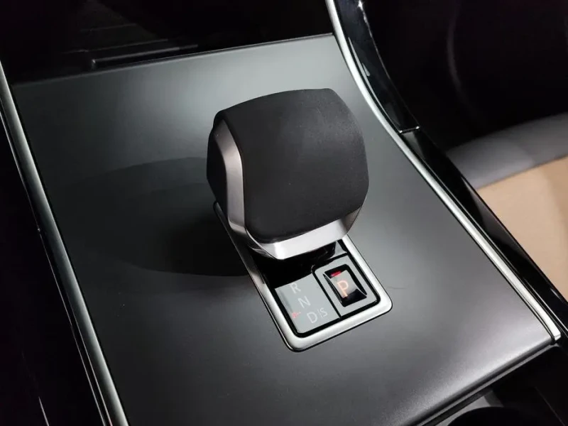 2025 Land Rover Range Rover Velar с пробегом 5 331 км