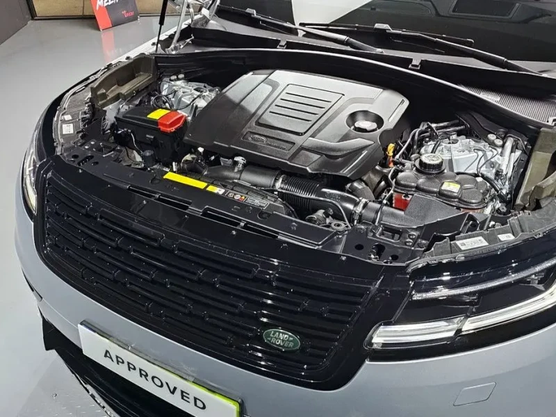 2024 Land Rover Range Rover Velar с пробегом 12 302 км