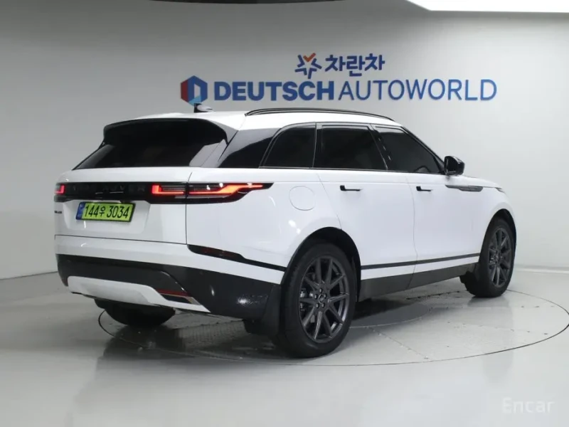 2025 Land Rover Range Rover Velar с пробегом 842 км