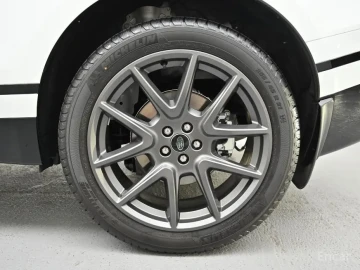 2025 Land Rover Range Rover Velar с пробегом 842 км