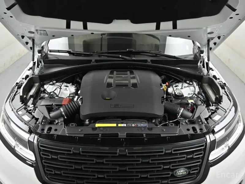 2025 Land Rover Range Rover Velar с пробегом 842 км