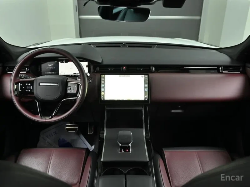 2025 Land Rover Range Rover Velar с пробегом 842 км