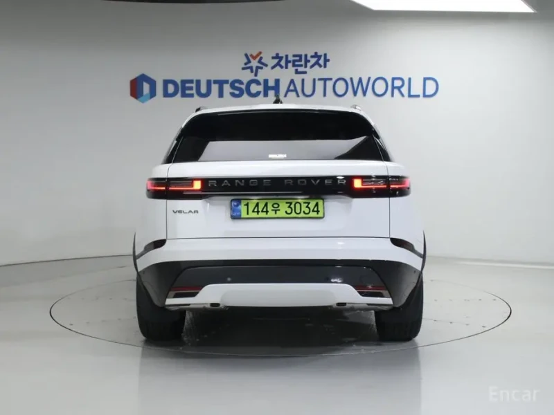 2025 Land Rover Range Rover Velar с пробегом 842 км