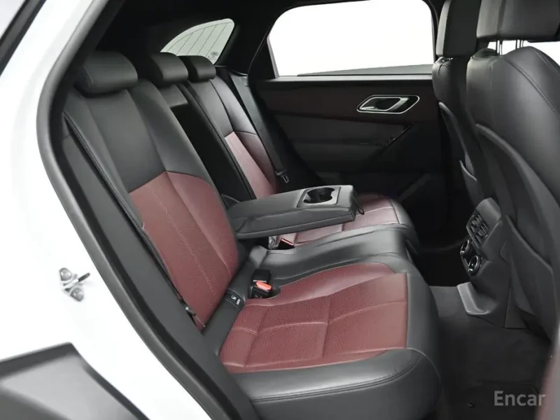 2025 Land Rover Range Rover Velar с пробегом 842 км