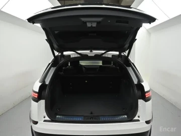 2025 Land Rover Range Rover Velar с пробегом 842 км