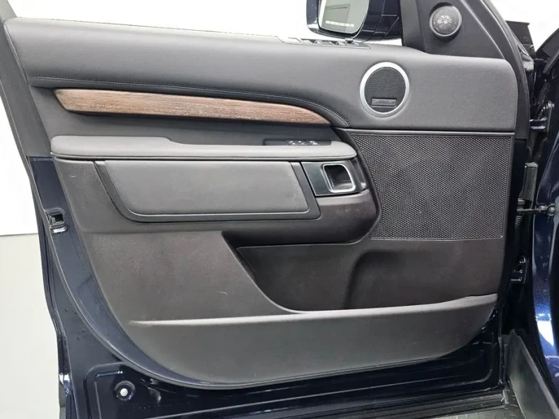 2017 Land Rover Discovery с пробегом 77 565 км