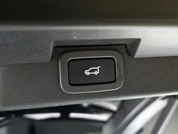 2018 Land Rover Discovery с пробегом 83 521 км