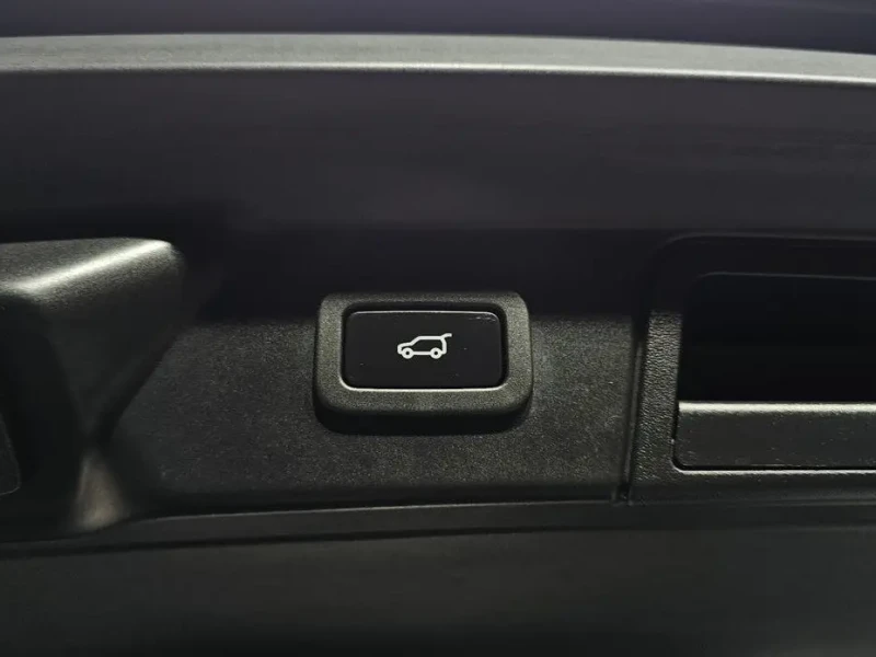 2020 Land Rover Range Rover Velar с пробегом 47 968 км