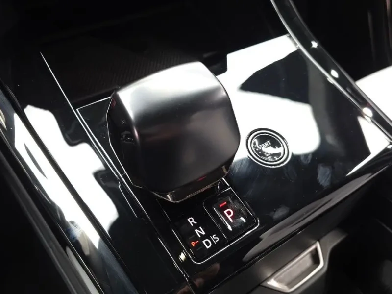 2025 Land Rover Range Rover Sport с пробегом 986 км