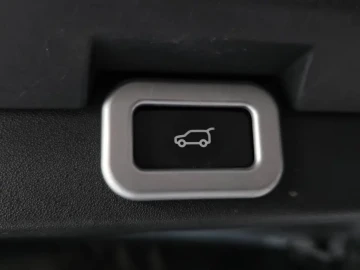 2019 Land Rover Discovery с пробегом 142 892 км