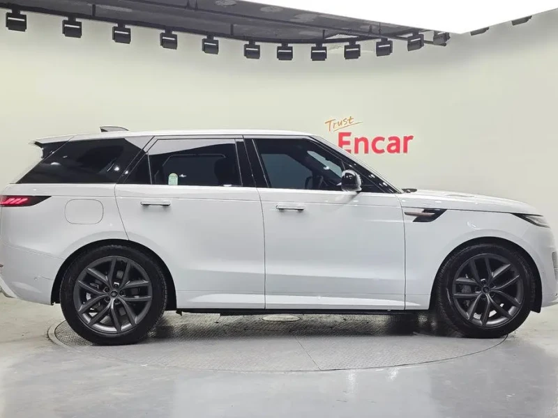 2025 Land Rover Range Rover Sport с пробегом 1 245 км