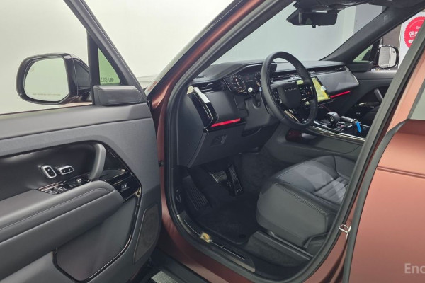 2025 Land Rover Range Rover Sport с пробегом 422 км