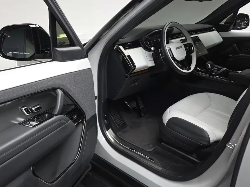 2025 Land Rover Range Rover Sport с пробегом 16 891 км