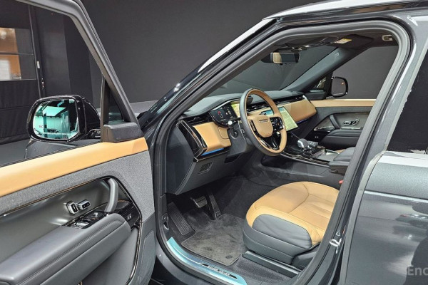 2025 Land Rover Range Rover Sport с пробегом 8 748 км