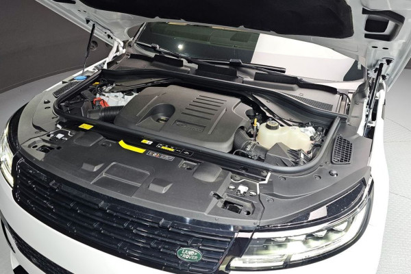 2025 Land Rover Range Rover Sport с пробегом 4 923 км