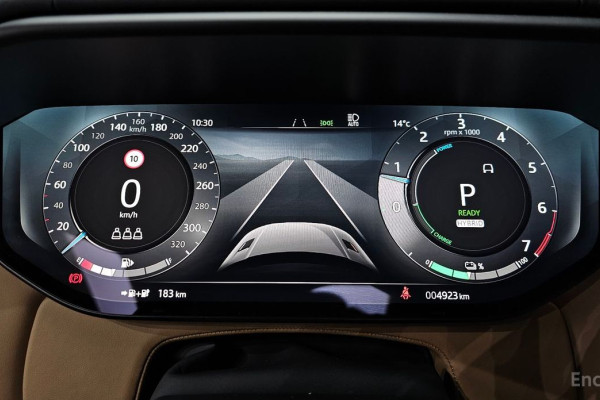 2025 Land Rover Range Rover Sport с пробегом 4 923 км