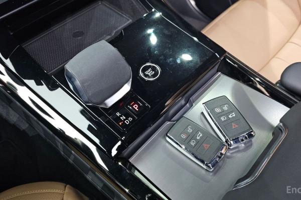 2025 Land Rover Range Rover Sport с пробегом 4 923 км