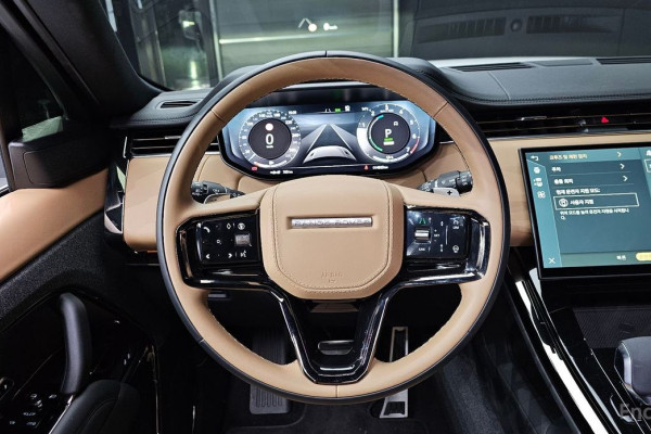 2025 Land Rover Range Rover Sport с пробегом 4 923 км