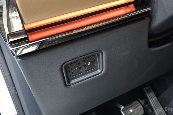 2025 Land Rover Range Rover Sport с пробегом 4 923 км