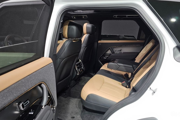 2025 Land Rover Range Rover Sport с пробегом 4 923 км