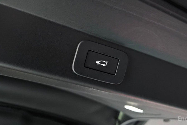 2025 Land Rover Range Rover Sport с пробегом 4 923 км